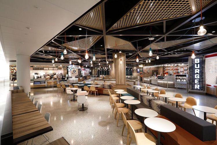 Restaurant seating with fixed architectural nooks and flexible table arrangements
